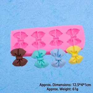 Moule à nœuds en silicone rose pour fondant avec quatre cavités et échantillons