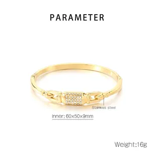 Détails techniques du bracelet en acier inoxydable doré avec strass et fermoir latéral