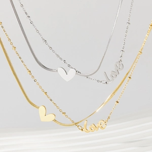 Bracelet de cheville double couche en acier titane avec pendentifs cœur et love dorés et argentés