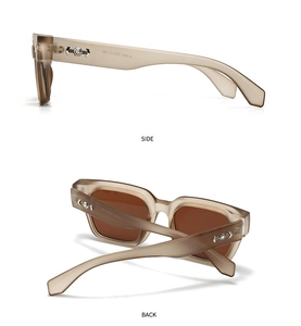 Seiten- und Rückansicht der champagnerfarbenen quadratischen Sonnenbrille mit Silbernieten