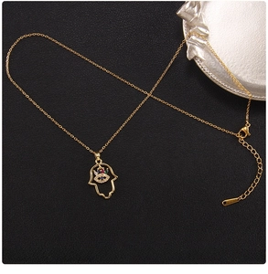 Detail of 45cm titanium steel gold necklace with Hamsa hand and colorful Evil Eye pendant