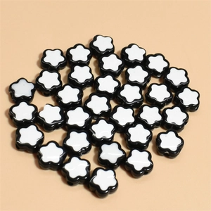 Detailed top view of 10mm black and white flower acrylic beads for DIY jewelry making