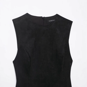 Abito in velluto nero senza maniche da donna con girocollo e dettaglio zip sul retro