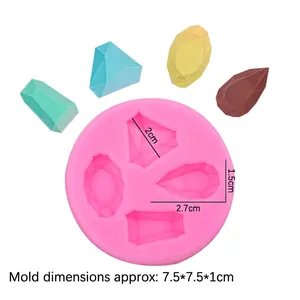 Stampo in silicone rosa per gemme con quattro forme di cristallo e campioni in resina