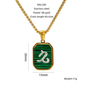 Détail du pendentif malachite en acier avec cristal Z et mesures de taille précises