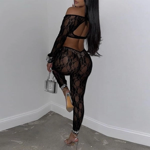 Conjunto sexy de dos piezas de encaje negro con top con hombros descubiertos y pantalón