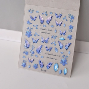 5D-geprägte Nagelaufkleber mit blau-violetten Schmetterlings- und Blumendesigns