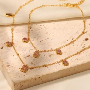 Bracelet à couches en or 18 carats avec pendentifs en cristal rose carrés et ronds