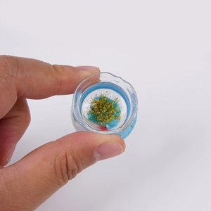 Miniature glass fish tank pendant with red koi fish and aquatic plants for micro landscapes