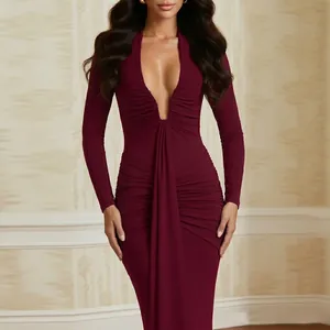 Robe de soirée élégante bordeaux à manches longues avec col en V profond et fronces