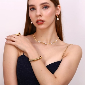 18K gold plated stainless steel choker set with butterfly pendant and pearl earrings