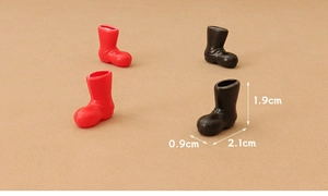 Detailed size specifications for mini dollhouse rain boots in red and black colors