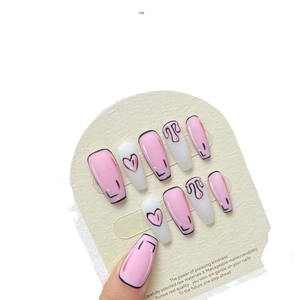 Faux ongles faits main style bande dessinée 2D rose et blanc avec motifs de coeur
