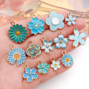 Blaue Emaille-Blumenanhänger Kollektion für DIY-Schmuck und Schlüsselanhänger