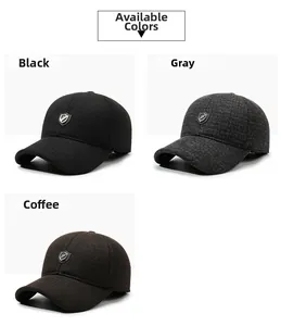 Gros plan de casquettes de baseball en laine hiver en noir, gris et café avec logo