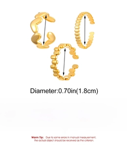 Detail showing 1.8cm diameter and 2.2g weight specs for gold heart stainless steel rings