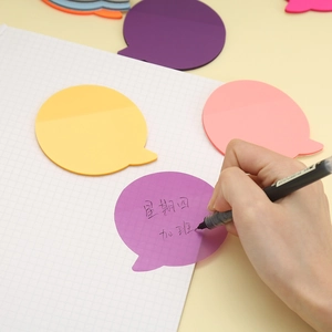 Note adesive in PET traslucido a forma di bolla in vari colori su un foglio a quadretti