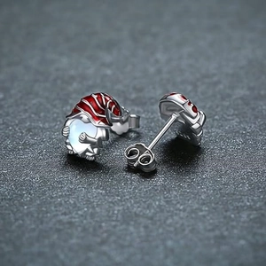 Boucles d'oreilles nains de Noël mignons avec émail rouge et pierres blanches en forme de cœur