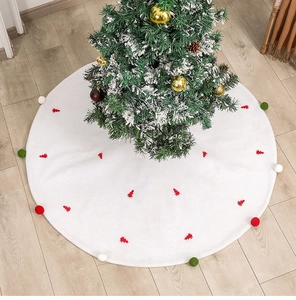 Jupe de sapin de Noël blanche en peluche avec motifs rouges et bordure à pompons colorés