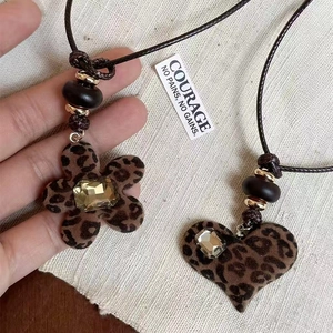 Heart Flower Pendant Necklace Resin Leopard Print Rhinestone Vintage Long Sweater Chain Wood Beads Jewelry Women