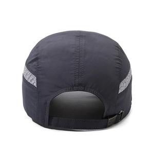 Dunkelgraue atmungsaktive Sport-Baseballkappe mit verstellbarem Gurt und Reflektoren