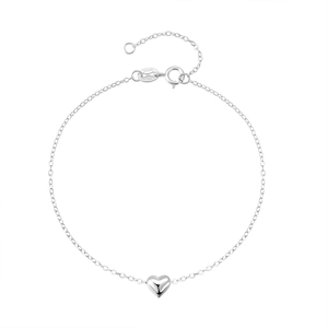 Detailed view of silver S925 sterling silver heart pendant with delicate chain and lobster clasp