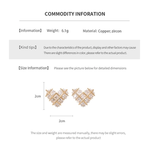 Detailed size and weight infographic for zircon heart stud earrings in gold plating