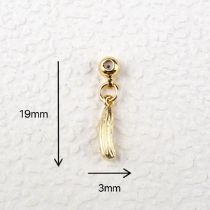 Detailed view of a gold heart pendant showing dimensions 19mm by 3mm on white background