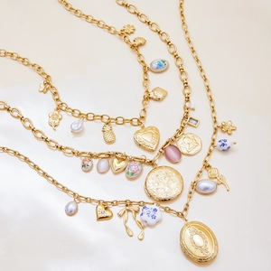 Collier multi-rangs doré en acier inoxydable avec perles en céramique et médaillon vintage