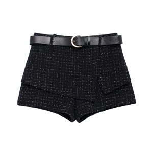 Ensemble short en tweed noir pour femme avec ceinture assortie et boucle en C