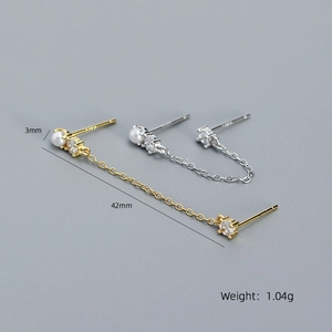 Detail of 42mm gold and silver chain earrings with size 3mm pearl and weight 1.04g info