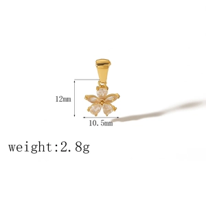 Pendentif fleur à cinq pétales en or avec zircons, taille 12mm x 10,5mm, poids 2,8g