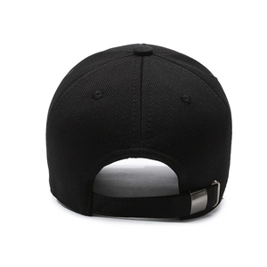 Verstellbare schwarze Baseballkappe mit Metallschnalle und atmungsaktiver Textur
