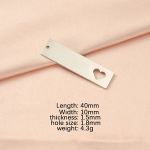 Detailed view of rectangular mirror steel pendant with hollow heart and 40x10mm dimensions