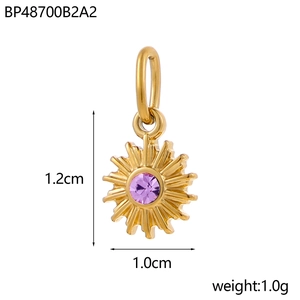 Golden sunburst pendant with purple gemstone, dimensions 1.2cm x 1.0cm and weight 1.0g