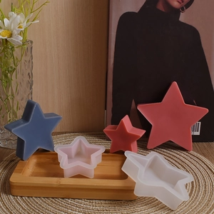 Dettaglio degli stampi in silicone a stella per candele fatte a mano e resina epossidica
