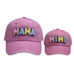 Ensemble de casquettes en denim délavé rose avec broderies MAMA et MINI colorées