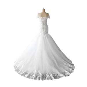 Robe de mariée sirène blanche à épaules dénudées avec dentelle et longue traîne