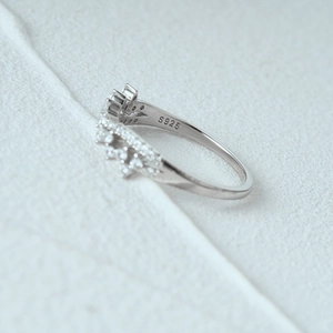 Close-up of S925 silver ring with V-shaped crown design and tiny clear zircon stones