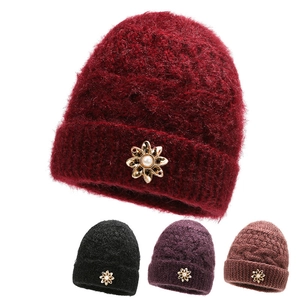 Women Winter Beanie Hat Fleece Lined Warm Knitted Cap With Golden Flower Artificial Pearl Brooch Elegant Retro Thickened Mothers