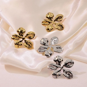 Hammered Flower Stud Earrings Stainless Steel Large Five Petal Floral Ear Jewelry For Women Elegant Vintage Metallic