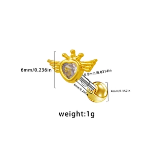 Piercing d'oreille cœur avec couronne et ailes en zircone incluant les dimensions précises