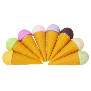 Set da otto pezzi di coni gelato artificiali colorati con texture a cialda realistica