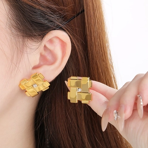 Boucles d'oreilles géométriques dorées en acier inoxydable avec cristaux scintillants