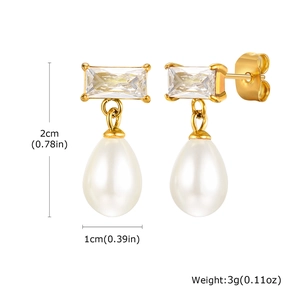 Detailed view of pearl earrings with dimensions 2cm by 1cm and weight 3g shown on white background