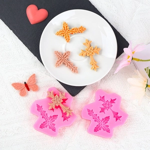 Rosa Silikonform in Kreuzform für DIY-Harzhandwerk und Fondant mit feiner Textur
