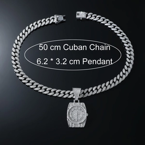 Collana con pendente a forma di orologio d'argento con strass e catena cubana da 50 cm