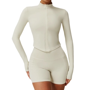 Damen Schnelltrocknendes Yoga-Set mit Reißverschlussjacke und High-Waist-Shorts in Creme-Weiß