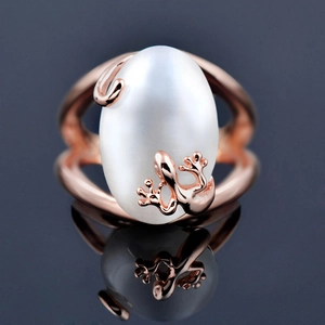 Macro shot of lizard design on oval moonstone ring with elegant rose gold finish