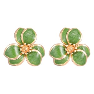 Lebhafte grüne Emaille-Ohrstecker in Blumenform mit goldenem Metallkern für Damen